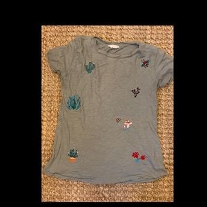 Lucky brand tshirt w/ embroidery Sz medium